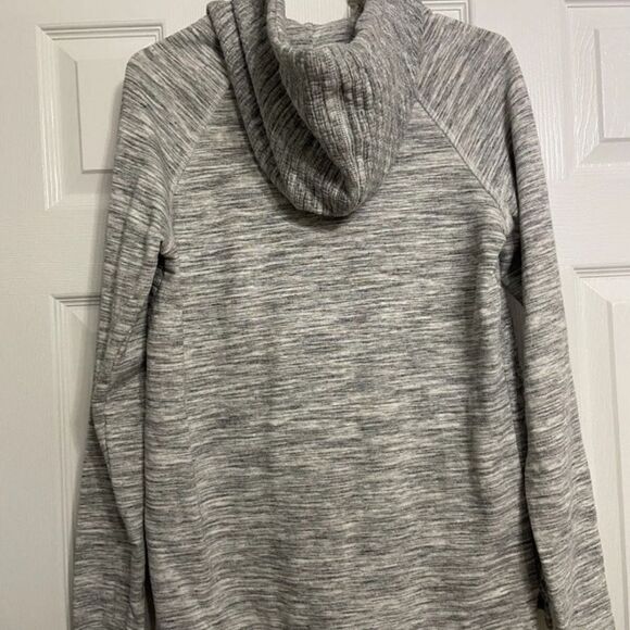 BKE The Buckle Women's Grey Quilted Hoodie Medium - Picture 2 of 3